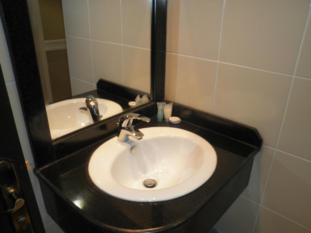 Marina Royal Hotel Suites Кувейт Стая снимка