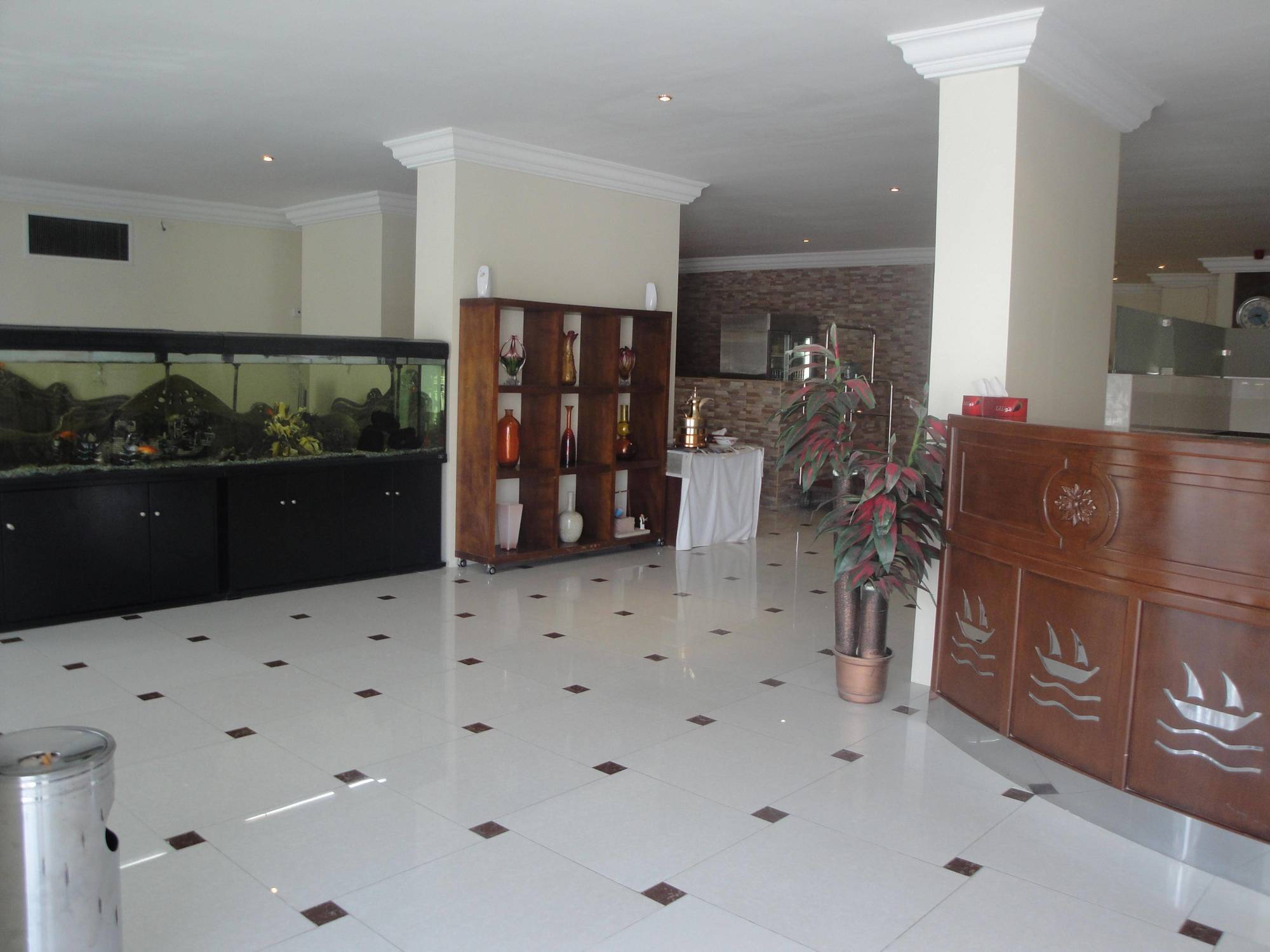 Marina Royal Hotel Suites Кувейт Екстериор снимка