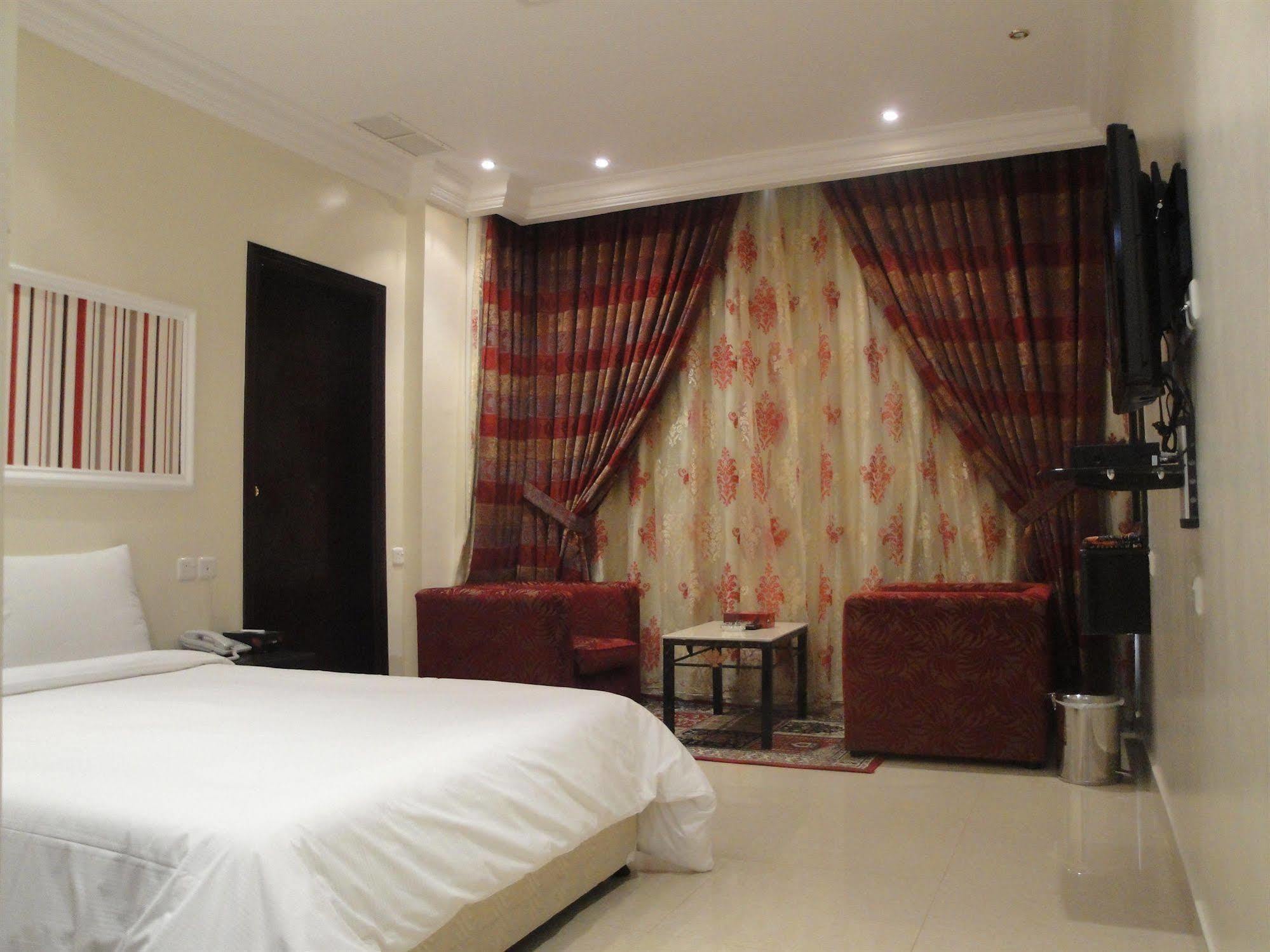 Marina Royal Hotel Suites Кувейт Екстериор снимка