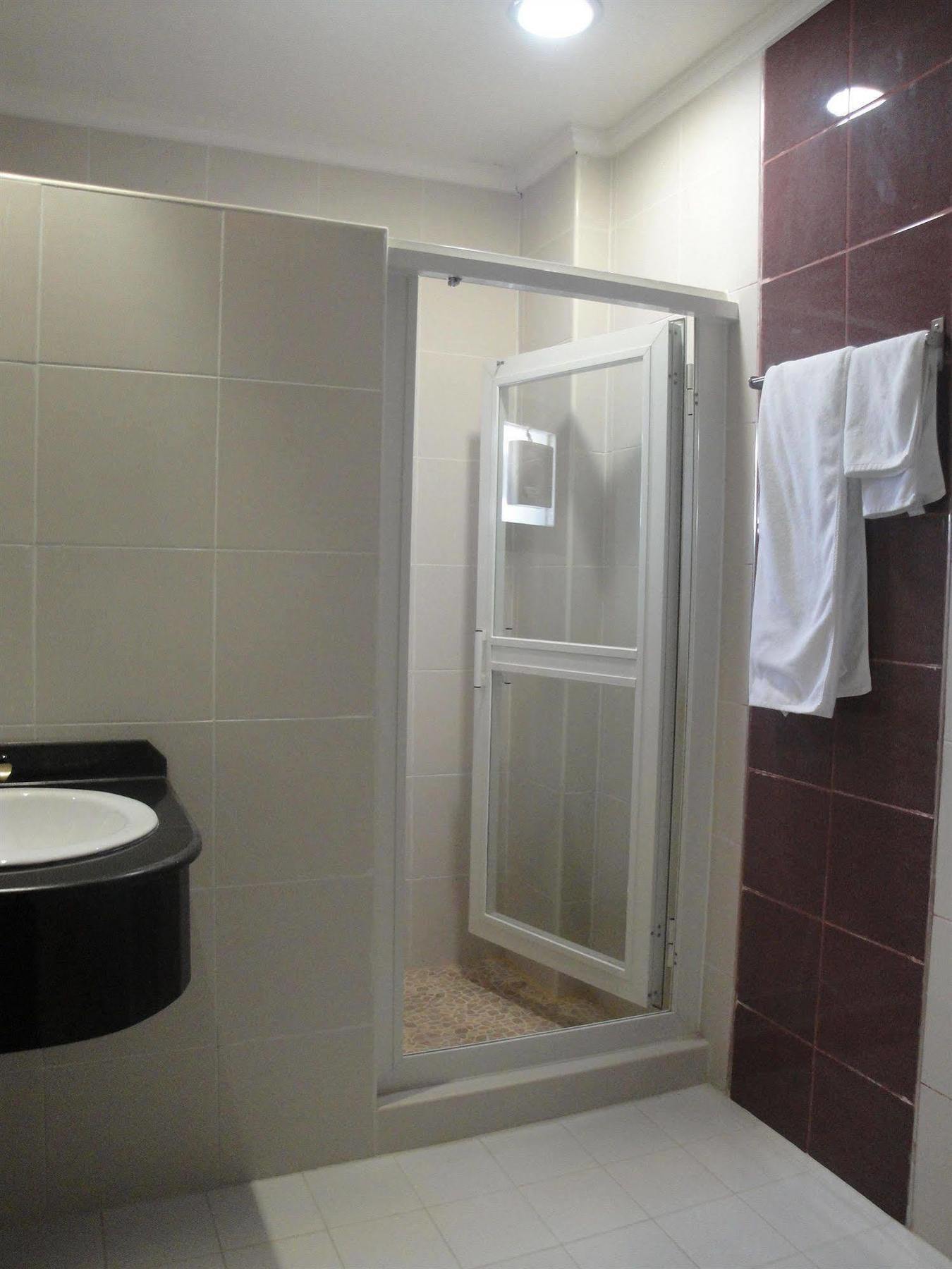 Marina Royal Hotel Suites Кувейт Екстериор снимка