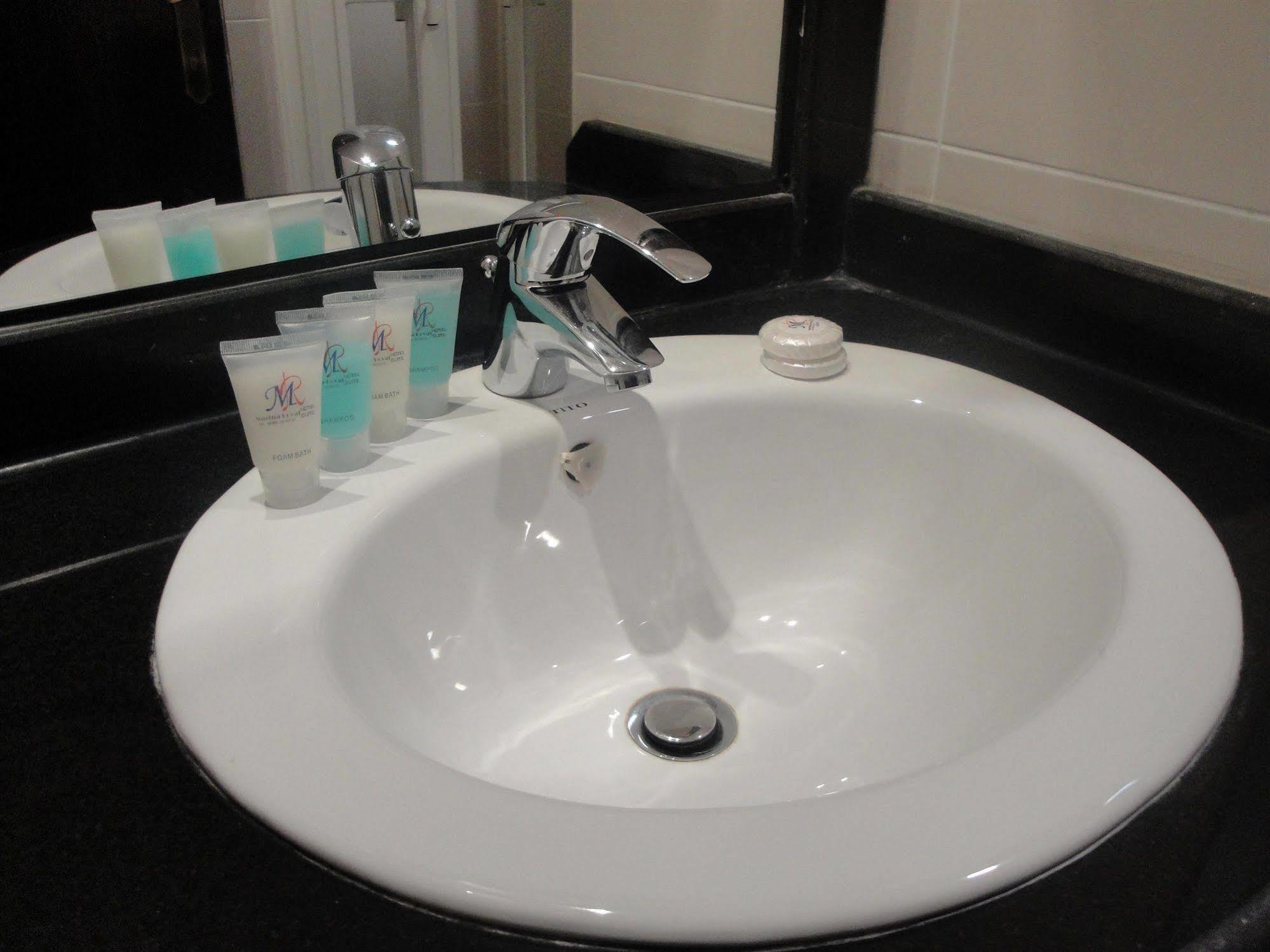 Marina Royal Hotel Suites Кувейт Екстериор снимка